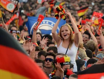 Thắng  Hy Lạp 4 - 2, cỗ xe tăng Đức  thẳng  tiến vào bán kết EURO 2012 ảnh 4