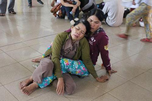 Relative of the dead woman faints on hearing the sad news