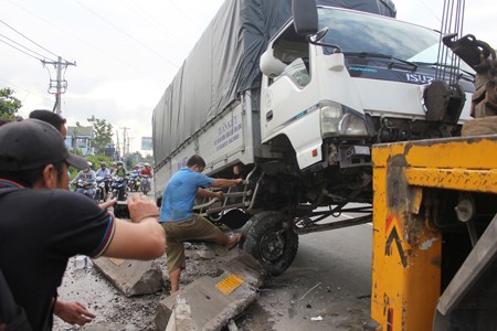 The scene of a road accident on Highway 1A in Thu Duc District of HCMC in May (Photo: SGGP)