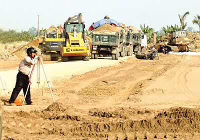 Hanoi-Hai Phong Highway is running far behind schedule (Photo: SGGP)