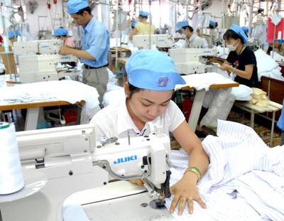 Workers in Viet Tien textile factory