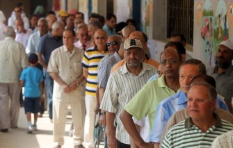 Egyptians queue at a polling station in Cairo on June 16, 2012 to vote in a divisive presidential runoff pitting ousted strongman Hosni Mubarak's last premier Ahmed Shafiq against Muslim Brotherhood candidate Mohammed Mursi, two days after the top court ordered parliament dissolved.