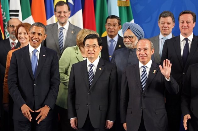 G-20 leaders pose photos at the G=20 summit in Mexico on June 19, 2012.