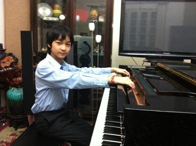 Piano student Nguyen Dang Quang