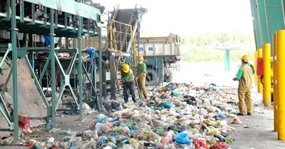 Plastic bags being separated at a recycling unit at Vietstar waste treatment plant in HCMC (Photo: SGGP)