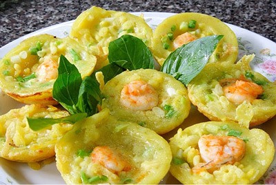 Banh khot Vung Tau (Vung Tau small shrimp fried pancake)