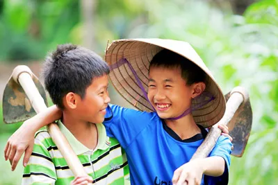 Chủ tịch Ủy ban MTTQVN Huỳnh Đảm thăm và tặng quà Làng trẻ em SOS