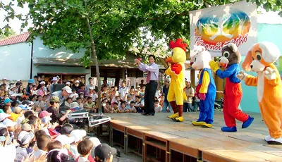 Sân khấu hè khởi sắc