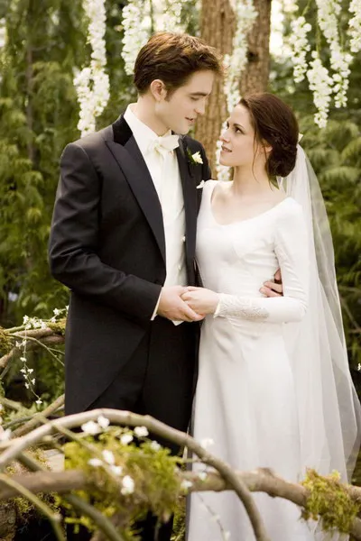 Robert Pattinson và Kristen Stewart trong phim
