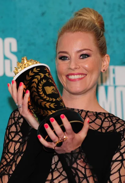 Elizabeth Banks với giải thưởng Màn lột xác ấn tượng