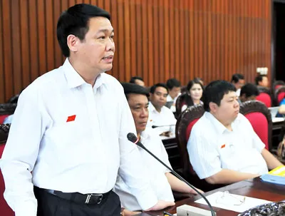 Bộ trưởng Bộ Tài chính Vương Đình Huệ tham gia trả lời chất vấn
