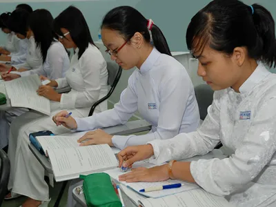 Đề thi vào lớp 10 trung học phổ thông - Chủ yếu nằm trong chương trình lớp 9