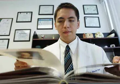 Nhà tâm lý học trẻ tuổi Andrew Almazan Anaya.