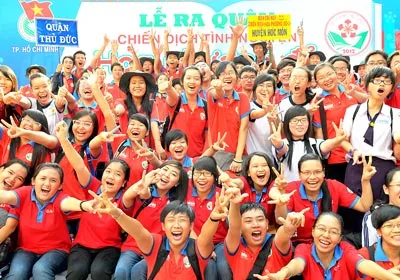 Không khí sôi động của buổi xuất quân chiến dịch Hoa phượng đỏ.