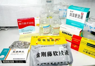 Thuốc, dịch truyền không rõ nguồn gốc thu được tại phòng khám Đầm Sen.