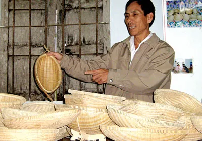 Làng nghề Bao La (Thừa Thiên – Huế) hồi sinh khi biết tạo ra những sản phẩm lưu niệm mây tre đan đặc trưng phục vụ du lịch trải nghiệm phá Tam Giang.