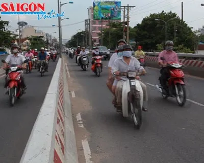 Làn xe nào trên cầu Bình Triệu?