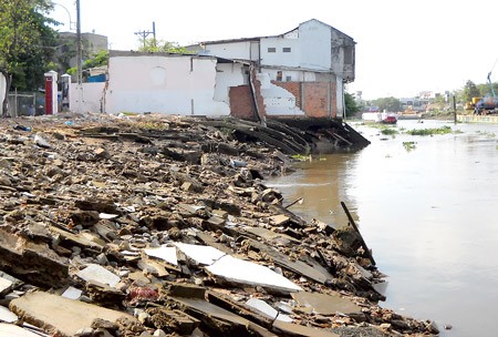 The Government has set a target to relocate 12,500 households by 2015 (Photo: SGGP)