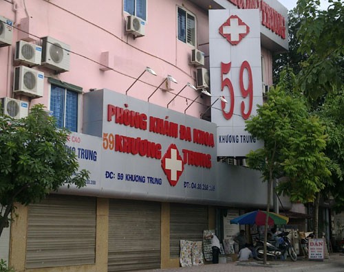 A traditional medicine clinic on Khuong Trung Street fined for violations