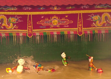 A puppet show by Rong Vang Water Puppet Theater (Photo: SGGP)
