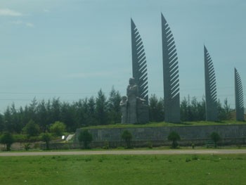 The "Aspiration of unification" monument in Quang Tri Province (Photo: KK)