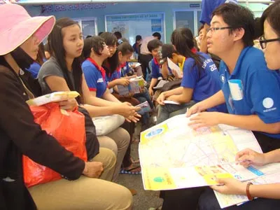 Tư vấn cho thí sinh, phụ huynh tại Trung tâm hỗ trợ học sinh - sinh viên TPHCM