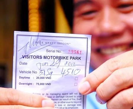 Nghịch lý giá giữ xe