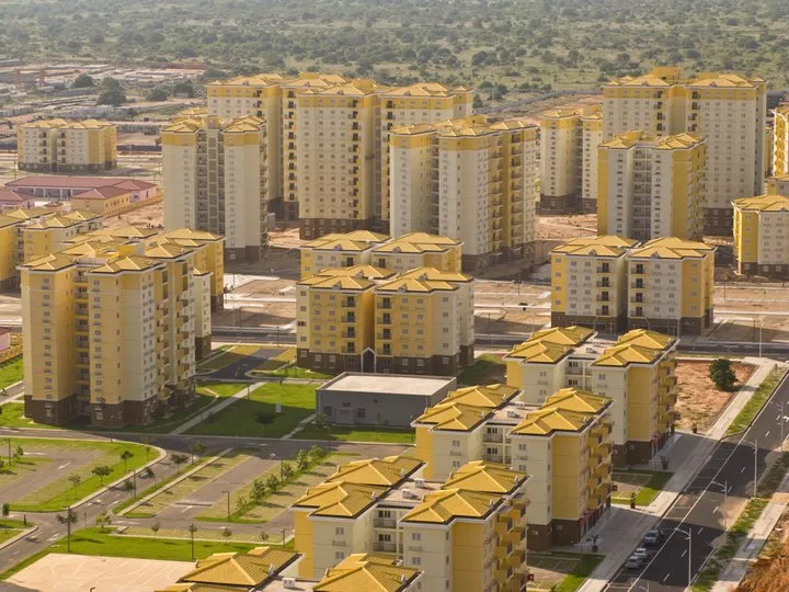 Thành phố “ma” ở Angola