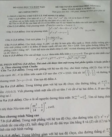Đề thi môn toán xuất hiện trên mạng dù chưa kết thúc buổi thi
