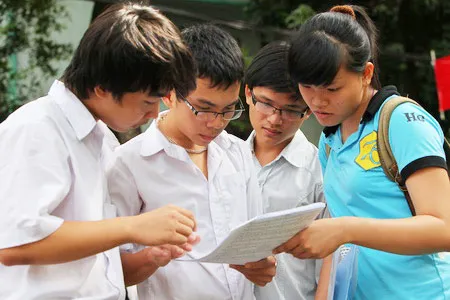 Kết thúc kỳ thi đại học 2012: Đề thi đậm hơi thở cuộc sống ảnh 4