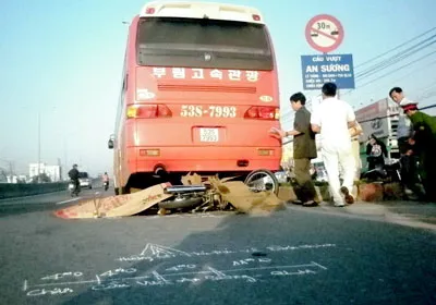Tai nạn trên cầu vượt An Sương, 1 người tử vong