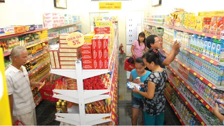 Ngoài việc kinh doanh thực phẩm Vissan, cửa hàng còn phục vụ các sản phẩm tiện ích khác