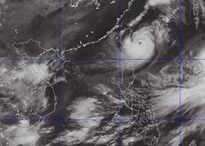 Satellite photo showing movement of Typhoon Tembin that was located near the East Sea on August 23 (Photo: national weather bureau)