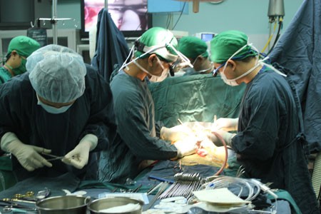 For the first time the Central Children’s Hospital in Hanoi successfully perform a highly complex heart operation on a four-day-old baby