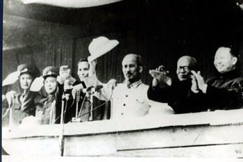 A scene in the documentary that captures the bustling atmosphere of the congregation, President Ho Chi Minh’s speech and the parade at Ba Dinh Square on January 1, 1955.