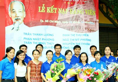 Những đảng viên áo xanh