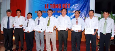 Buổi lễ trao Giấy Chứng nhận cho 7 nhà sáng chế đồng thời là lãnh đạo doanh nghiệp, đã ban hành Quy chế Quản trị tài sản trí tuệ của doanh nghiệp, tại Lễ Tổng kết Giải thưởng Sáng chế TPHCM lần thứ ba ngày 18/7/2012