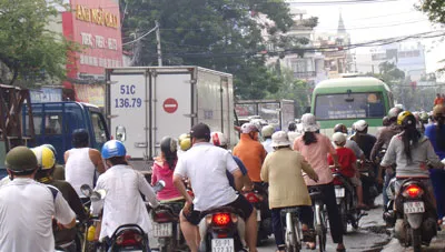 Trước thềm năm học mới - Nguy cơ kẹt xe nghiêm trọng