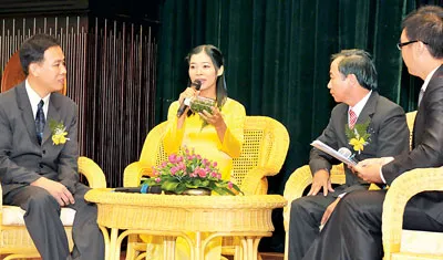 Giao lưu các điển hình đoạt giải thưởng Tôn Đức Thắng. Ảnh: Việt Dũng