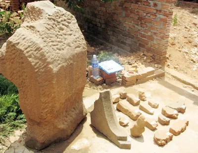 Những hiện vật được tìm thấy tại khu vực khai quật hố thiêng của tháp Chăm tại Phong Bắc (Hòa Thọ Đông, Cẩm Lệ, Đà Nẵng). Ảnh: Nguyên Khôi