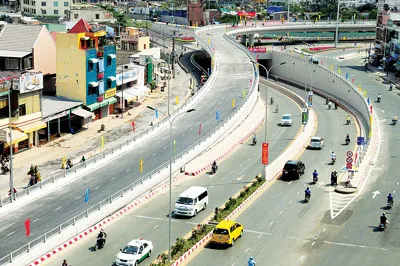 Cơ sở hạ tầng tại TPHCM được đầu tư phát triển mạnh thời gian qua. Ảnh: VIỆT DŨNG