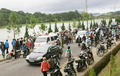 Xác chết trên hồ Xuân Hương