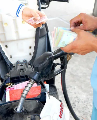 Cần minh bạch giá xăng dầu