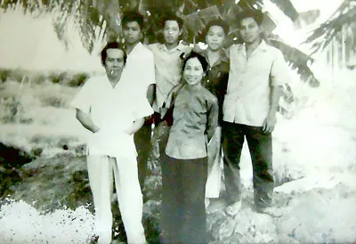 Vợ chồng Mẹ VNAH Bùi Thị Mè và 4 con trai ở Khu ủy Tây Nam bộ.