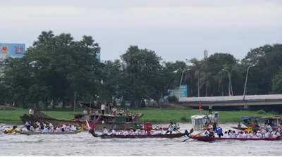 Tưng bừng ngày hội đua thuyền