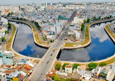 Một đoạn kênh Nhiêu Lộc - Thị Nghè vừa được chỉnh trang. Ảnh: Cao Thăng
