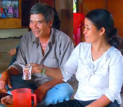 Vợ chồng K’sor Nhơk ở nhà.