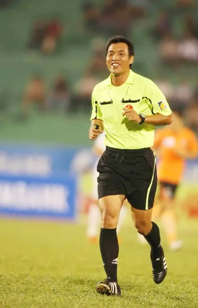 Vụ trọng tài dính “đạn bọc… tiền” được đề cử trọng tài FIFA: Có thật là… uy tín?