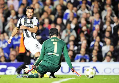 Quagliarella ghi bàn gỡ hòa 2-2 cho Juventus. Ảnh: AFP