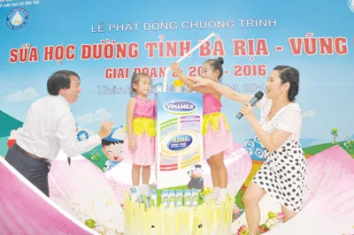 Vinamilk tiếp tục hỗ trợ giá sữa cho chương trình sữa học đường giai đoạn 2: Góp phần đầu tư cho thế hệ tương lai